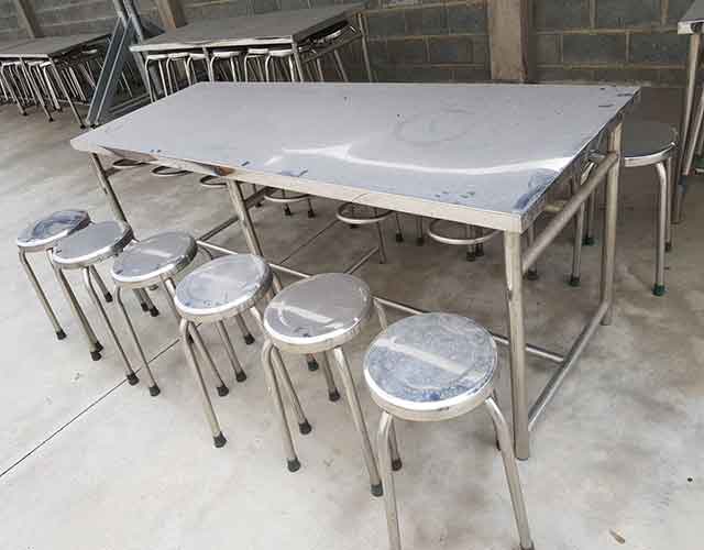 Thanh lý nồi nấu phở điện tủ kính bàn ghế quán phở giá cao